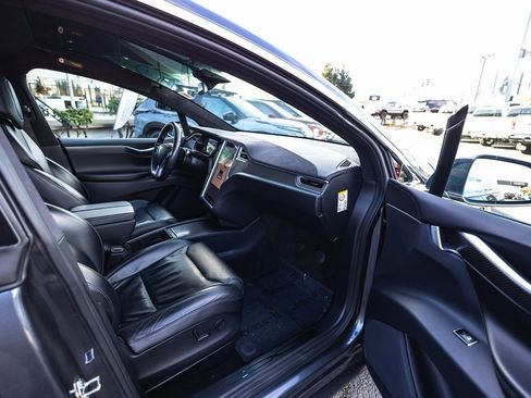 Used 2017 Tesla Model X 100D image 33