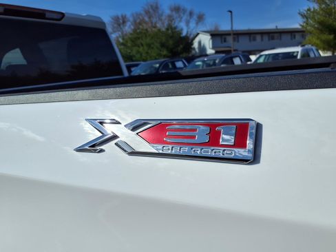 Used 2022 GMC Sierra 1500 SLT image 2