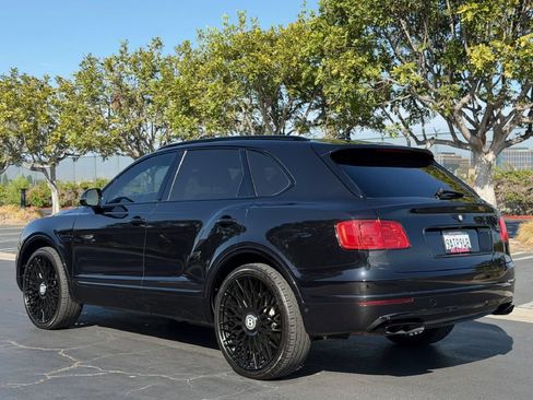 Used 2017 Bentley Bentayga AWD/4WD image 6
