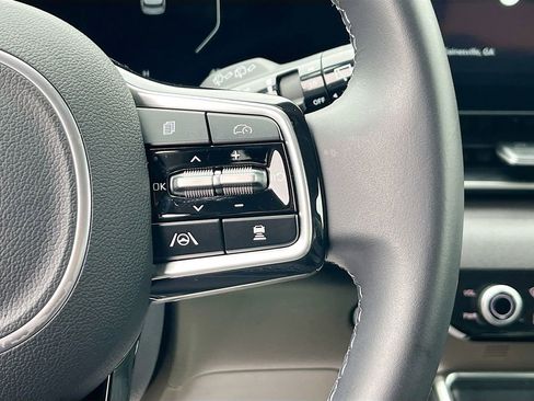Certified 2025 Kia Carnival SX FWD image 19