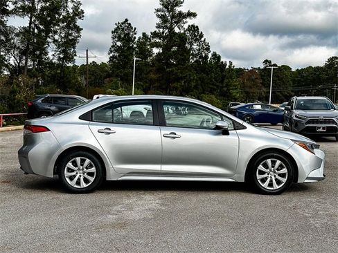 Certified 2025 Toyota Corolla LE image 9