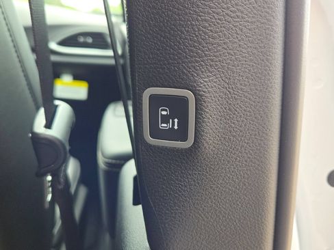 New 2027 Chrysler Pacifica LX FWD image 10