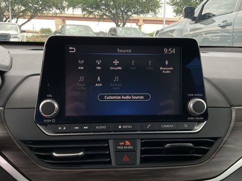 Used 2025 Nissan Altima 2.5 SV FWD image 26