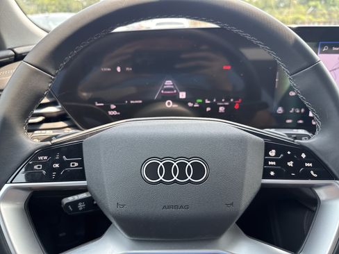 Certified 2025 Audi Q5 Premium AWD/4WD image 10