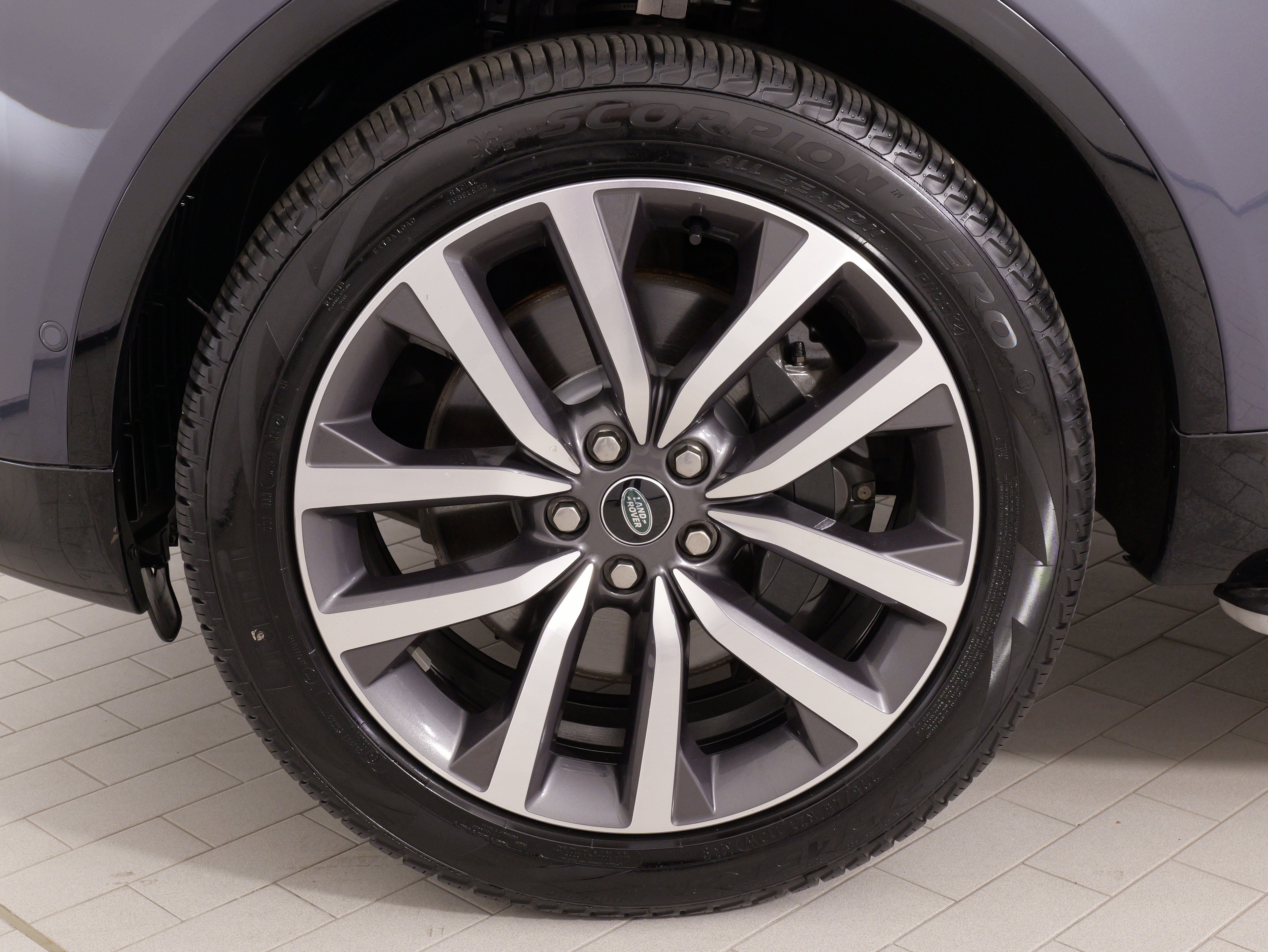 Used 2024 Land Rover Discovery Dynamic SE AWD/4WD image 78