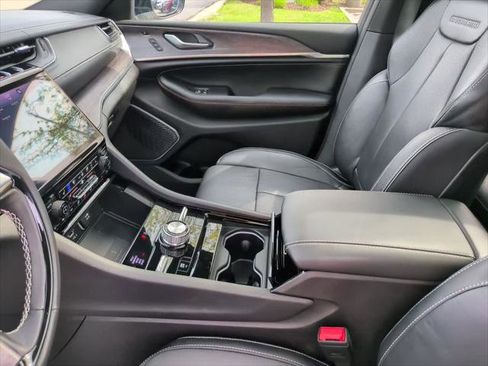 Certified 2025 Jeep Grand Cherokee L Overland w/ Advanced Protech Group III AWD/4WD image 29