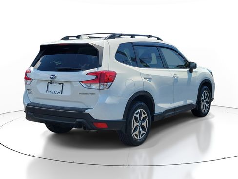 Used 2020 Subaru Forester Premium image 6