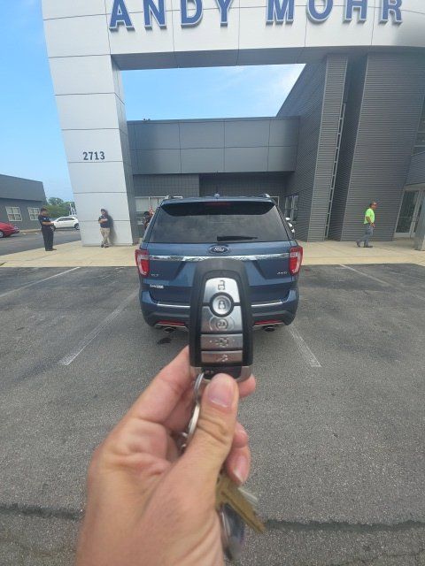Used 2018 Ford Explorer XLT w/ Equipment Group 202A AWD/4WD image 6