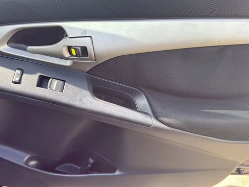 Used 2010 Toyota Matrix image 21