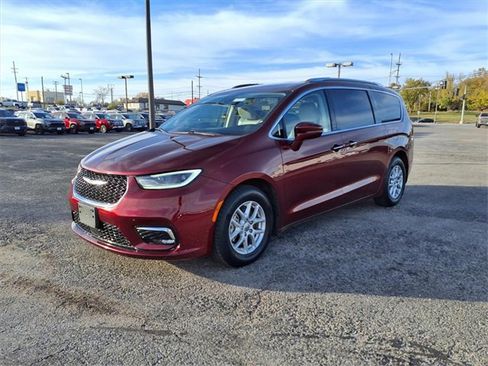 Used 2021 Chrysler Pacifica Touring-L image 28