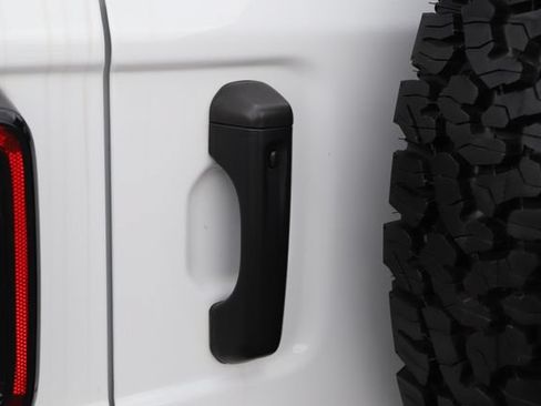Used 2023 Jeep Wrangler Unlimited Rubicon w/ Cold Weather Group AWD/4WD image 10