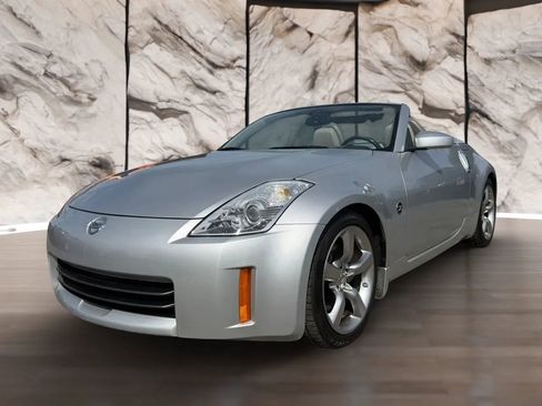 Used 2008 Nissan 350Z Touring RWD image 7