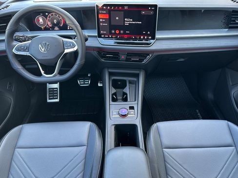 New 2026 Volkswagen Tiguan SE R-Line image 11