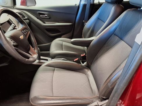 Certified 2022 Chevrolet Trax LT w/ LT Convenience Package image 7