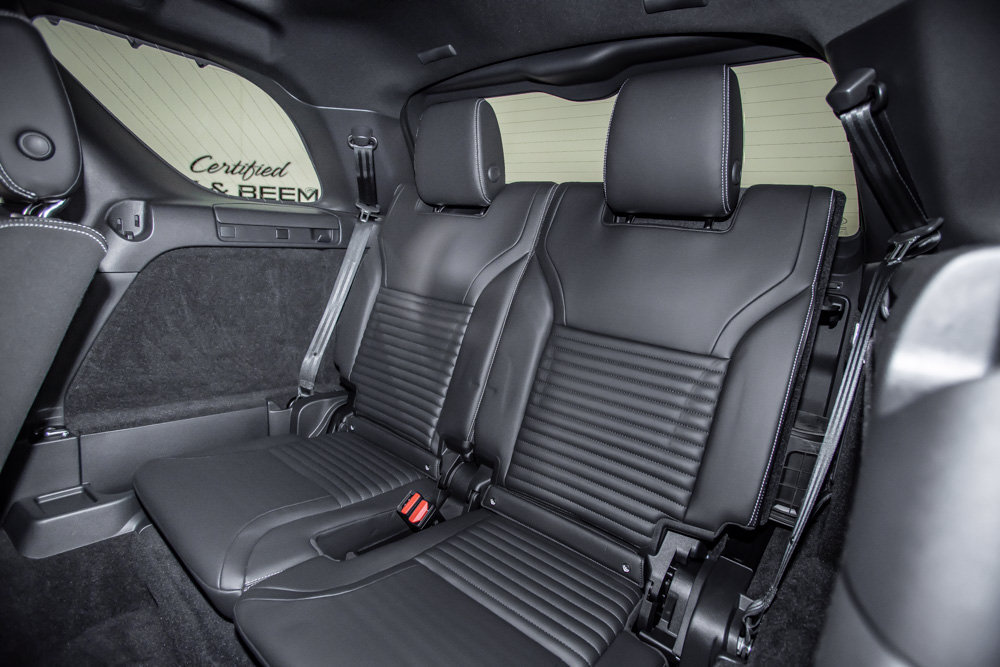 Used 2025 Land Rover Discovery Dynamic SE AWD/4WD image 16
