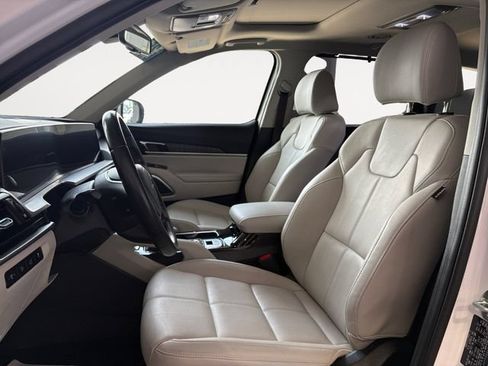 Certified 2025 Kia Telluride EX w/ EX Captain's Chair Package AWD/4WD image 7