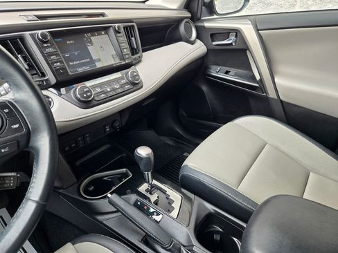 Used 2016 Toyota RAV4 Limited AWD/4WD image 18