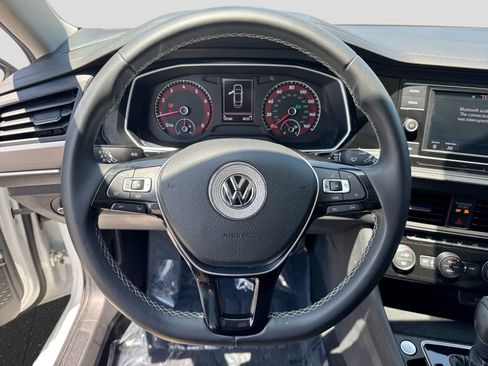 Used 2021 Volkswagen Jetta SE FWD image 28