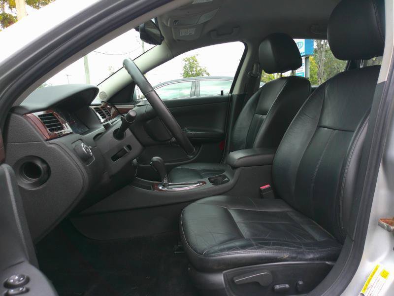 Used 2011 Chevrolet Impala LTZ FWD image 12