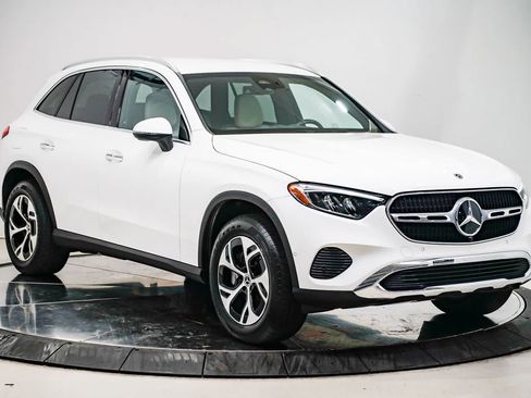 Certified 2025 Mercedes-Benz GLC 350e 4MATIC image 5