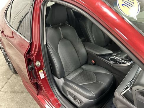 Used 2018 Toyota Camry XSE FWD image 18