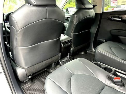 New 2026 Toyota Highlander Limited image 18
