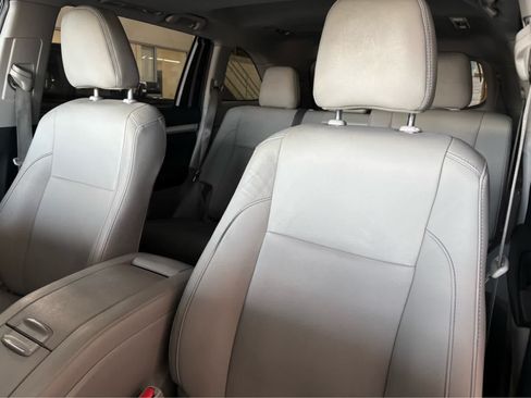Used 2019 Toyota Highlander XLE AWD/4WD image 30