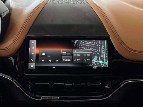 Used 2025 Aston Martin DBX 707 image 30