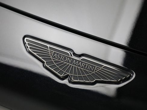 Used 2023 Aston Martin V12 Vantage Roadster image 36