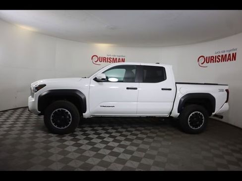 Used 2024 Toyota Tacoma TRD Off-Road image 10