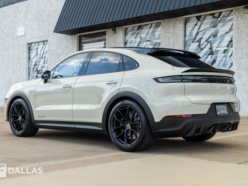 Used 2024 Porsche Cayenne Turbo GT AWD/4WD image 10