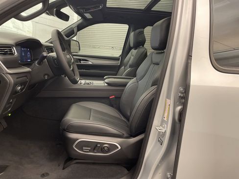 New 2025 Jeep Wagoneer L Series II w/ Convenience Group I image 19