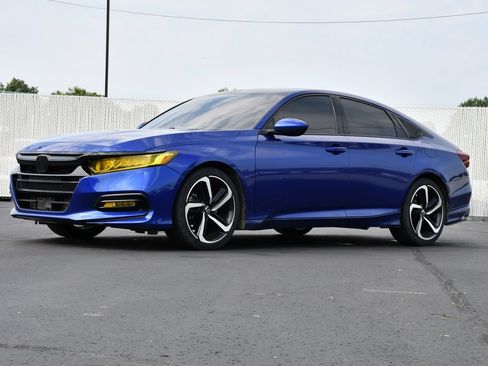 Used 2018 Honda Accord Sport image 3
