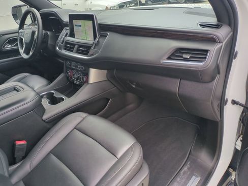 Used 2022 Chevrolet Tahoe Z71 w/ Luxury Package AWD/4WD image 38