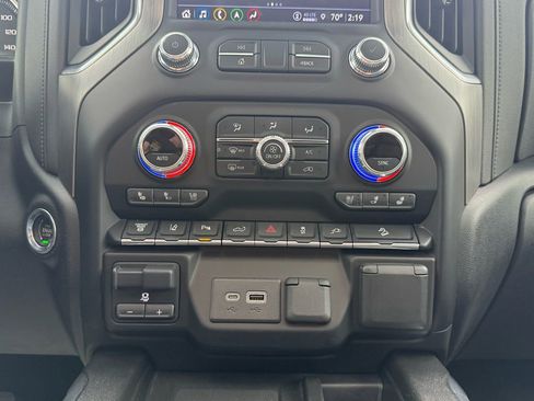 Used 2022 GMC Sierra 2500 Denali w/ Denali Ultimate Package AWD/4WD image 24