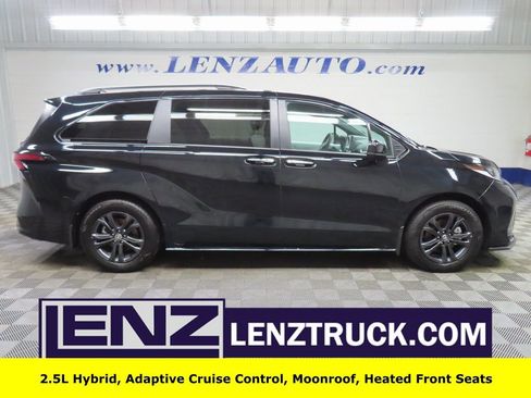 Used 2025 Toyota Sienna XSE image 1