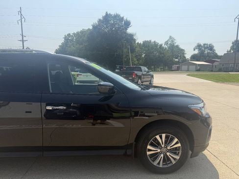 Used 2019 Nissan Pathfinder S AWD/4WD image 7