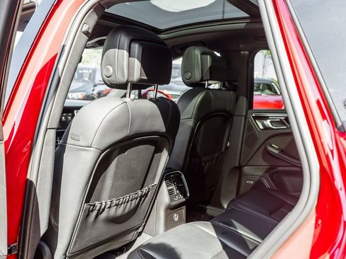 Used 2023 Porsche Macan image 32