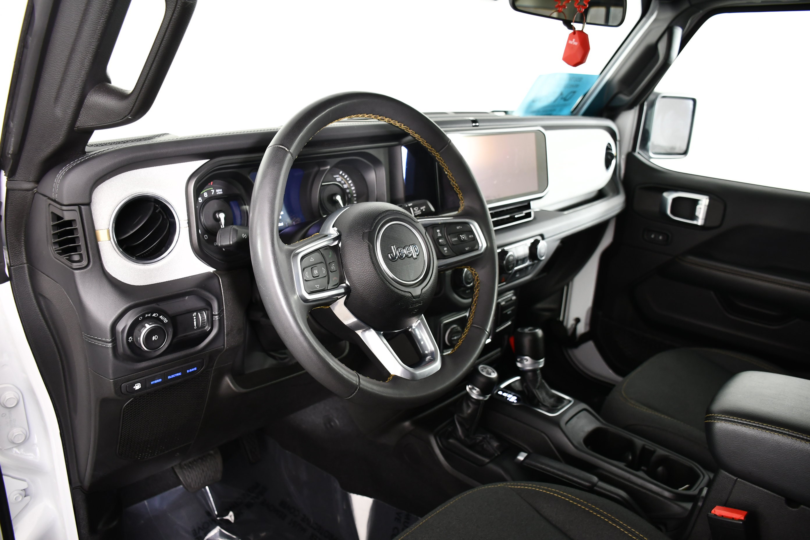 Used 2024 Jeep Wrangler Unlimited Sahara AWD/4WD image 36