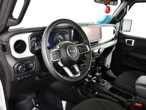Used 2024 Jeep Wrangler Unlimited Sahara AWD/4WD image 36