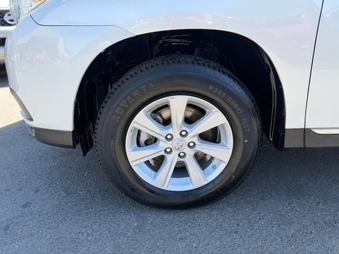 Used 2012 Toyota Highlander FWD image 42