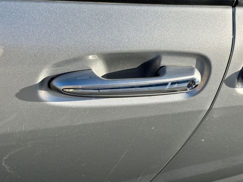 Used 2021 Toyota Sienna Platinum image 10