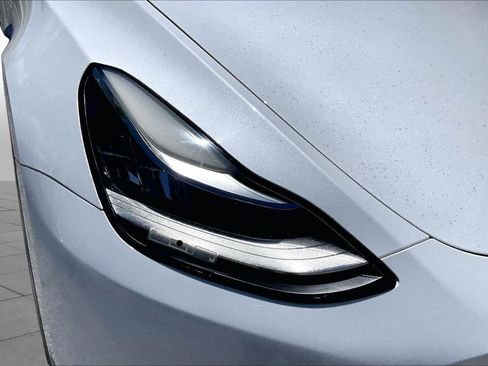 Used 2021 Tesla Model Y Long Range AWD/4WD image 25