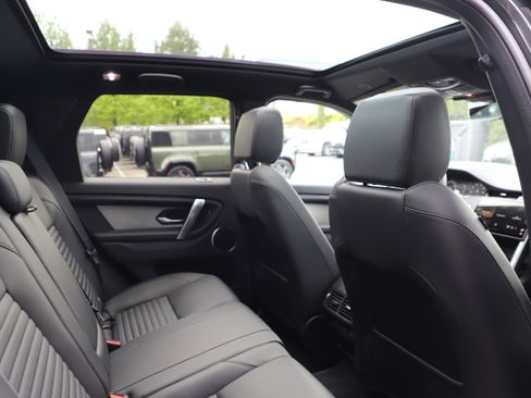 Certified 2025 Land Rover Discovery Sport Dynamic SE AWD/4WD image 11