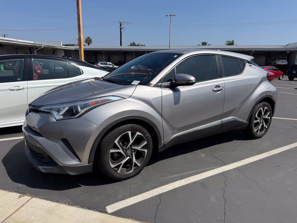 Used 2018 Toyota C-HR XLE FWD image 2