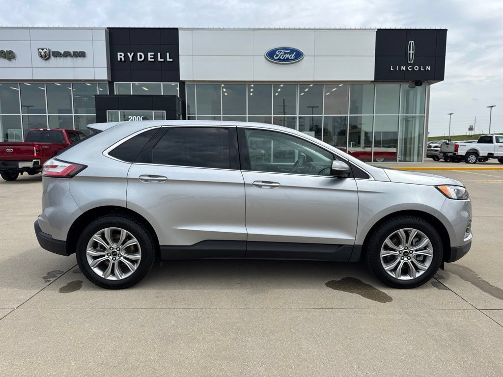 Used 2024 Ford Edge Titanium AWD/4WD image 2