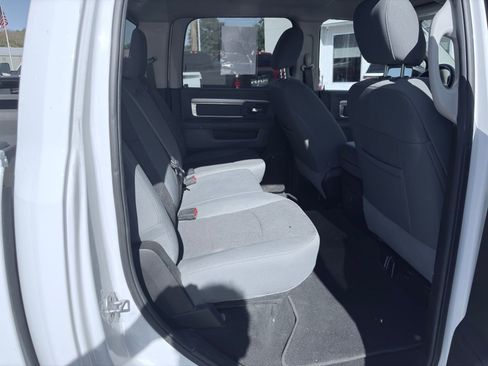 Used 2020 RAM 1500 Classic SLT w/ Luxury Group image 7