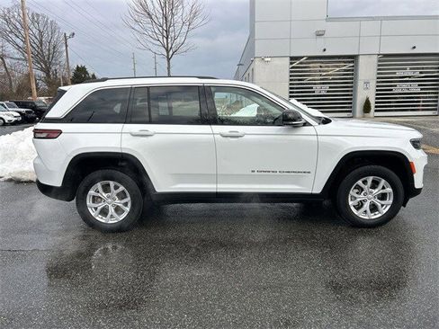 Certified 2023 Jeep Grand Cherokee Limited image 9