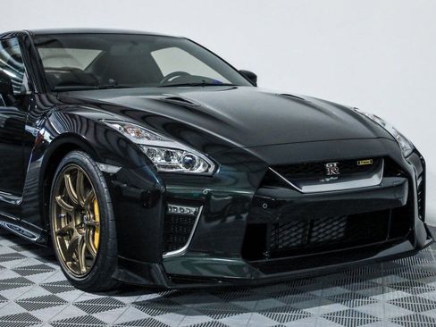 Used 2021 Nissan GT-R Premium AWD/4WD image 9