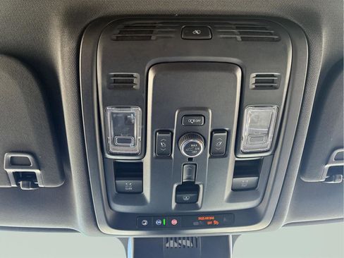 Used 2025 Chevrolet Tahoe High Country AWD/4WD image 38